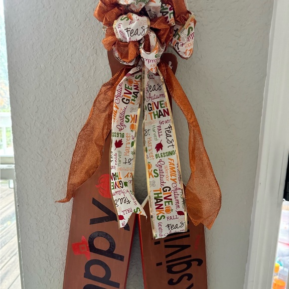 Reversible Thanksgiving & Halloween wooden door hangerw/2 sets of Holliday bows. - Picture 4 of 12